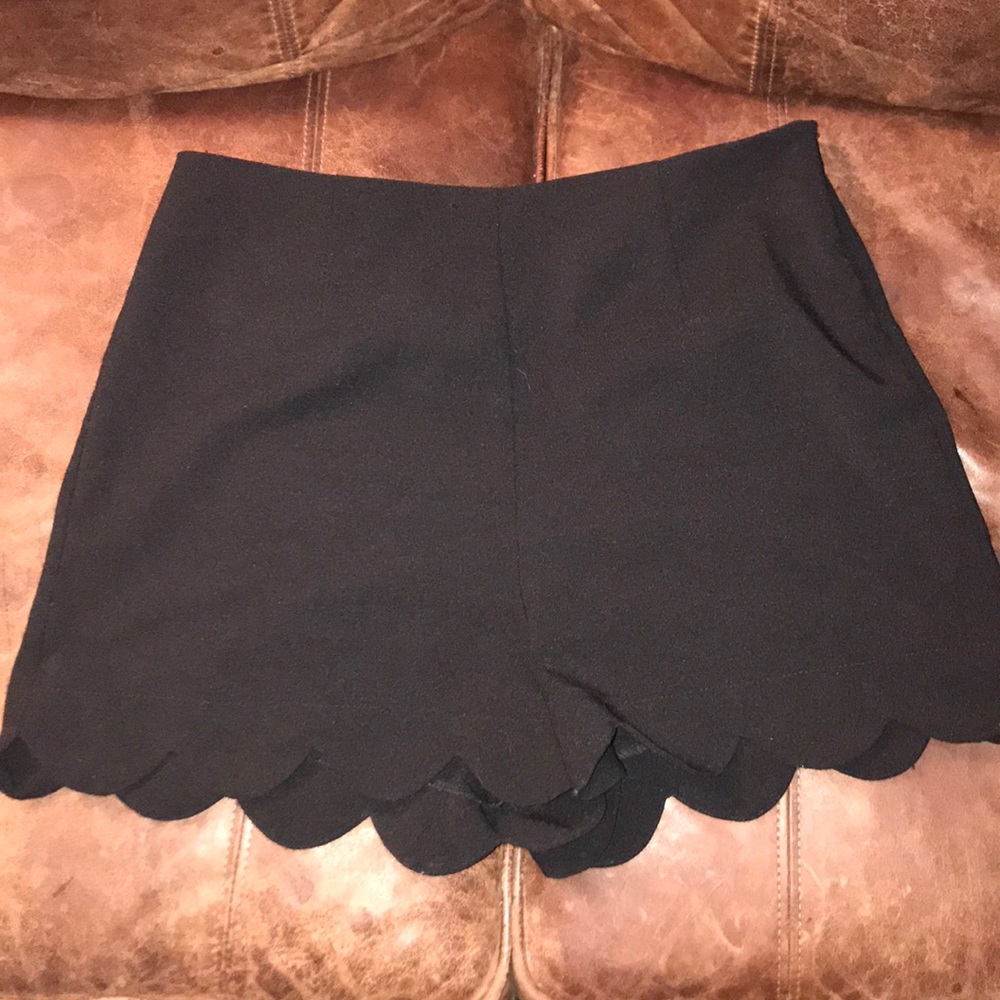 High waist scalloped shorts